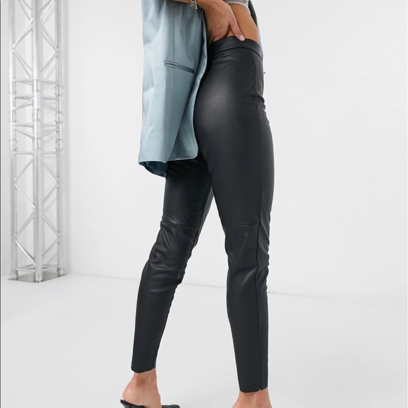 Vero Moda leather look leggings in black - Picture 2 of 8